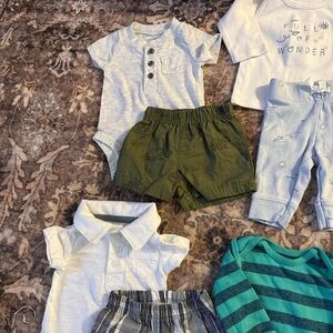 Newborn Carter's outfits bundle. All perfect condition!!